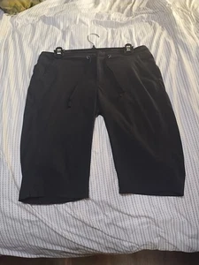 Columbia Omni-Shield Advanced Repellency Women's Sz 6 Black Lightweight Shorts - Picture 1 of 10