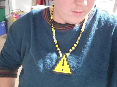 Collar Kandi Perler hecho a mano ADVERTENCIA - amarillo y blanco - raver edm kandi kid Foto 1 de 3