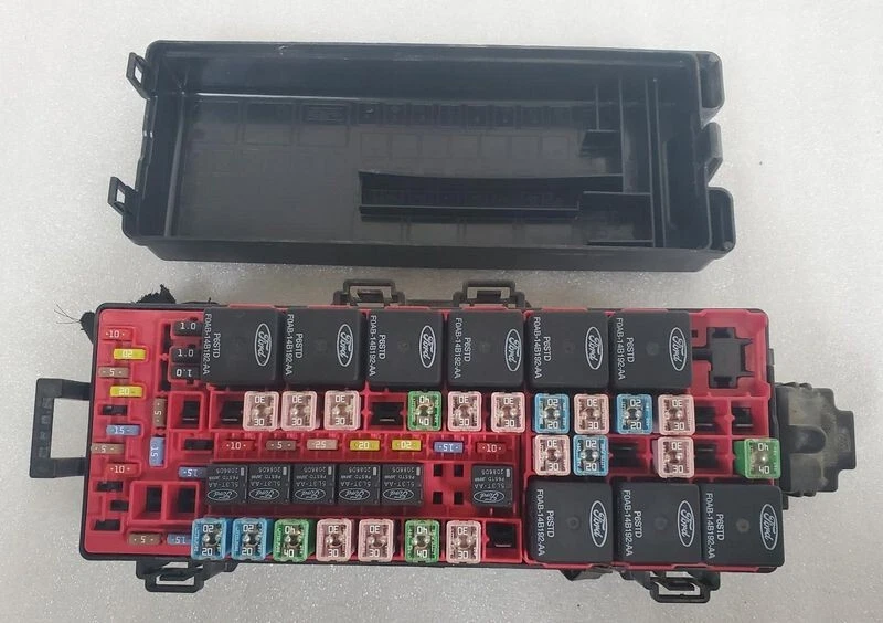 2008-2010 Ford F250SD,F350 SD Fuse Box Engine OEM - Изображение 1 из 4