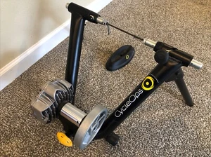 CycleOps Fluid 2 Bicycle Cycling Indoor Bike Trainer - Picture 1 of 4