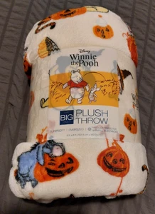 The Big One Supersoft Plush Throw 5' x 6' Disney Winnie the Pooh Halloween shelf - Foto 1 di 4