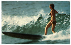 Carte postale Hawaï Surfing Riding the Waves