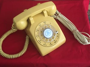 Western Electric 2500 Telephone - Collectible - Harvest Gold - works Perfectly - Picture 1 of 2