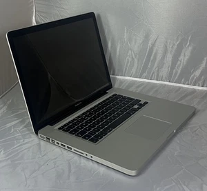 Apple MacBook Pro A1286 Intel Core i7 2.66 GHz 15.4 Zoll 240GB SSD 8GB RAM 2010 - Bild 1 von 13