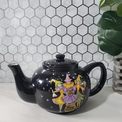 Tetera Negra Becca Barton Feliz Halloween Certificada Internacional Tres Brujas Foto 1 de 4