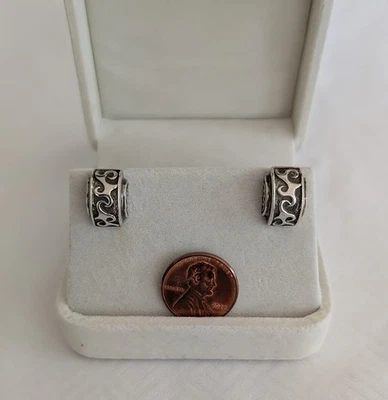 Pendientes de ley John Hardy 6,2 gramos precio de venta $399 ¡Hazme una oferta! Foto 1 de 4