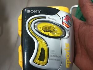 Sony Walkman Sports Radio Kassettenspieler AM/FM WM-FS111 für Teile/Reparatur