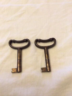 Lot 2 Ancienne Clef Meuble Porte Tiroir Vintage Clé.L:5,4cm Encastrable3,7cmD6mm - Photo 1/4