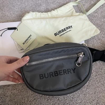 Bolso bandolera/cinturón de nailon marca Burberry Cannon en gris carbón Foto 1 de 4