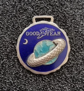 Colgante Good Year Chatelaine neumáticos esmaltados ANTIGUOS+ORIGINALES (1) - Dimensiones 34x38mm - Imagen 1 de 2