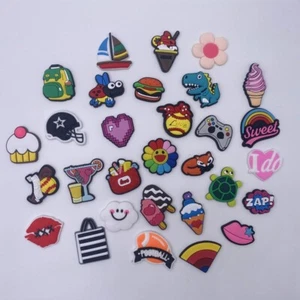 Zufällige PVC Schuh Charms 30-120 Stck. Posten Verschiedene Charms für Schuhdekoration. - Bild 1 von 18