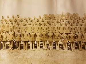 1944 WWII Schwarz Afrikanische American Foto Negro War Unit Panorama Howitzer - Picture 1 of 5