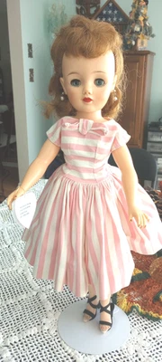 Muñeca Miss Revlon 20" original vestido a rayas rosa de Ideal  Foto 1 de 4