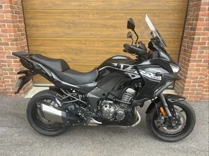 2021/21 Kawasaki Versys 1000 SE with 8,800m in Grey/Black - Picture 1 of 12