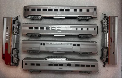 Athearn HO Santa Fe F7A+B Powered + 4 Passenger Streamliner Cars set - NOS - Image 1 of 4