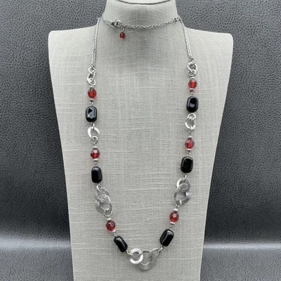 Collar Largo Lia Sophia Tono Plata Rojo Negro Cuentas Martilladas Anillos Declaración Foto 1 de 4