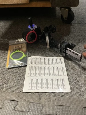 Mira de 3 pines Black Gold Pro .10 pines con armadura de ala montaje de carcaj y luz Foto 1 de 4