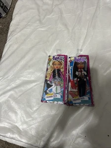 New 2015 Bratz Doll Fashion Pack Lot Of 2 Sporty & RAH RAH RAH Sealed  - Picture 1 of 14