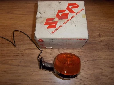 GENUINO CONJUNTO INDICADOR DELANTERO SUZUKI GP100 GP125 35603-46720 NUEVO STOCK ANTIGUO Foto 1 de 3