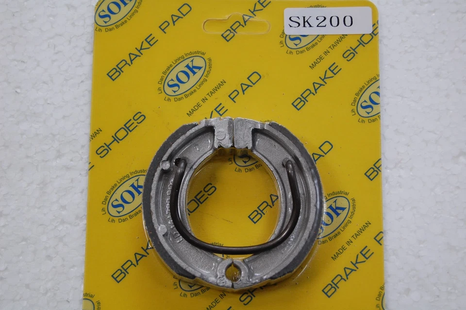 ZAPATOS DE FRENO DELANTEROS + resortes aptos para YAMAHA CE CG 50 Riva Jog 1986-1991 CG50, 1983 CE50 Foto 1 de 1