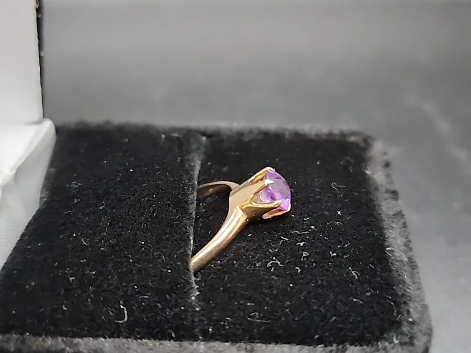 Estate Natural 0.56 ctw Tanzanite 14K Yellow Gold Ring Size 5.5 - Image 1 of 4