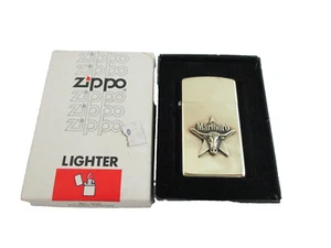 Encendedor de cigarrillos vintage Zippo latón Marlboro en caja - Imagen 1 de 10