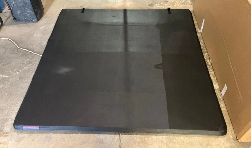 Ford F150 2015-2020 Rug Country 5,5 ft cubierta triple pliegue P/N RC44515550 Foto 1 de 4