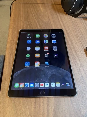 Apple iPad Pro (2017) 64GB, Wi-Fi, 10.5in - Space Grey - iOS 17. - Image 1 of 4