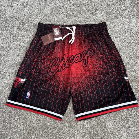 Mitchell & Ness Chicago Bulls 1997 Red Gradient Basketball Shorts Men’s Sz XL Cover