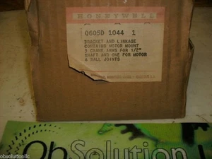Honeywell Q605D 1044 Q605D1044 BRACKET LINKAGE - Picture 1 of 1
