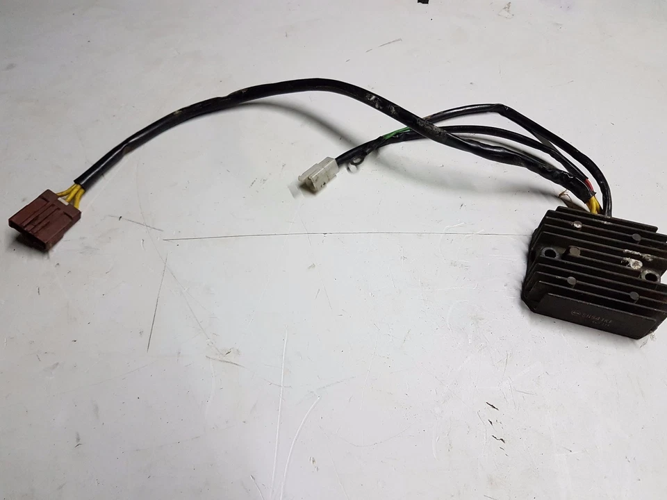 Voltage Regulator KTM 950 07 - Image 1 of 1