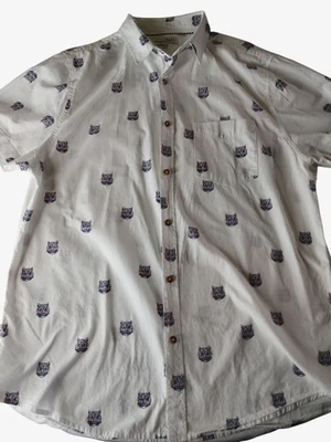 Sovereign Code White Short Sleeve Tiger Print Button Up Shirt Size XL Pink Blue - Image 1 of 4