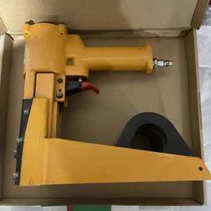 Bostitch SWC pneumatischer luftbetriebener Tacker Rollenhefter 5/8" - 3/4" Spulenbox - Bild 1 von 6
