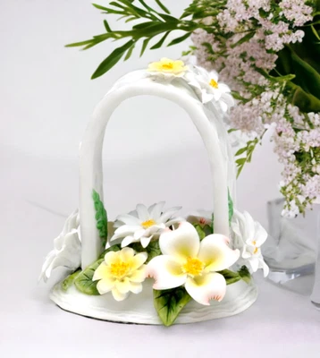 Figura Arco Cerámico con Flores, Decoración Boda o Regalo, Decoración Aniversario o Foto 1 de 3