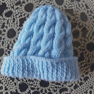 A Blue Hand Knitted Beanie hat 0-6 months in DK yarn - Picture 1 of 1