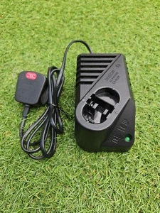 Cargador Bosch AL1411DV para batería nicd nicad 7.2v 9.6v 12v 14.4v 1.1A - Imagen 1 de 4
