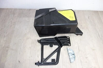 Batteriehalter Batteriekasten Volvo V70 II XC70 I 8622335 9459773 9474503 - Immagine 1 di 2