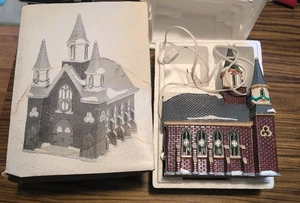 Department 56 The Original Snow Village St. Iglesia de Lucas” con caja - Imagen 1 de 8