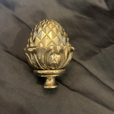 Acabado de latón pesado Foto 1 de 4