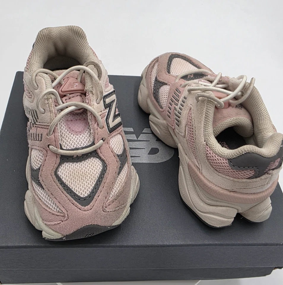 RARO 💕New Balance 9060 'Rosa Rosa' Zapatillas para niños pequeños IV9060EA- TALLA 6 C Foto 1 de 4