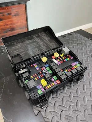 Подлинный распределительный центр питания Mopar (68614583AB) для 2025 Dodge Ram 6.7 - Изображение 1 из 4