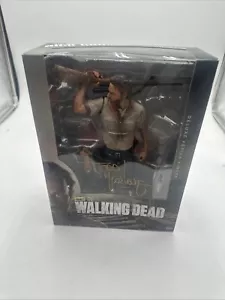2014 The Walking Dead McFarlane 10” Deluxe Action Figure RICK GRIMES, SIGNED - Picture 1 of 6