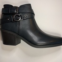 guess women's dustyn wedge sneakers