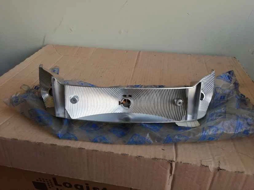 GIACENZA MAGAZZINO CORPO FANALE STOP POSTERIORE PIAGGIO SFERA 1991-94 290943  - Immagine 1 di 1