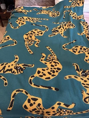 Anthropologie Manta Vanessa Leopardo Azul 50” x 60” Foto 1 de 4