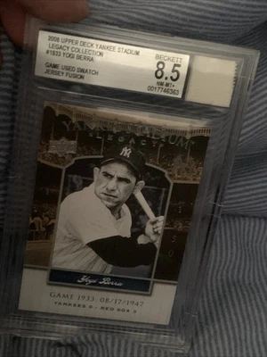 Upper Deck Yankee Stadium Legacy Collection 2008 #1933 Yogi Berra grado 8,5 Foto 1 de 2