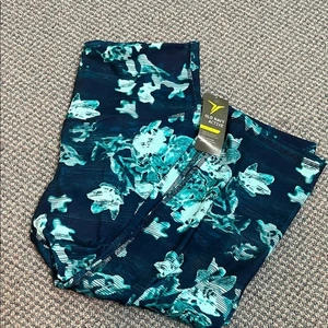 Old Navy Active Go Dry Capri blau geblümt groß - Bild 1 von 4