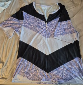 3XL Mujer Púrpura Negro y Blanco. 3 botones cuello en V, mezcla de poliéster... Se siente suave - Imagen 1 de 1