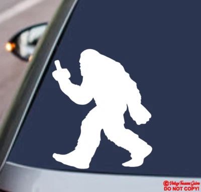 CALCOMANÍA DE VINILO ABATIBLE BIGFOOT PEGATINA PARACHOQUES VENTANA COCHE SASQUATCH DEDO MEDIO Foto 1 de 4
