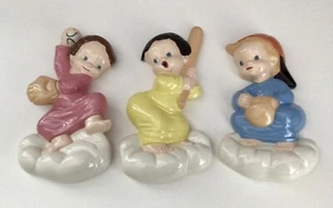 Bebés jugando béisbol en las nubes de colección 1971 decoración de cerámica habitación infantil” - Imagen 1 de 12